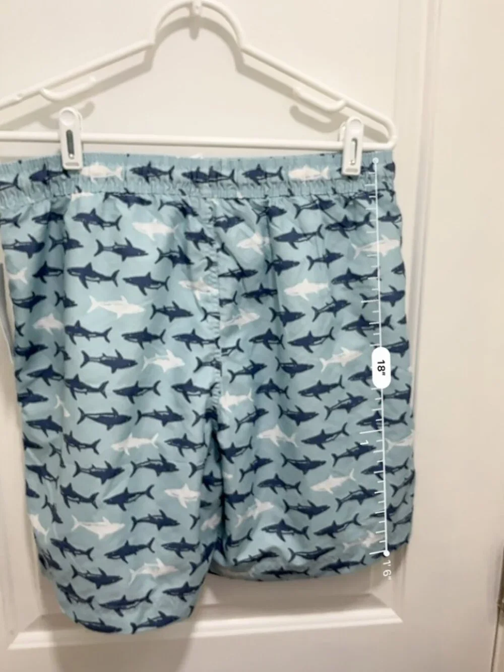 Men's board shorts / swim shorts, size Medium, New with tag NWT